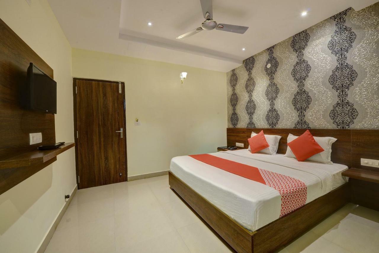Capital O Hotel Samanvi International Belur  Exterior foto